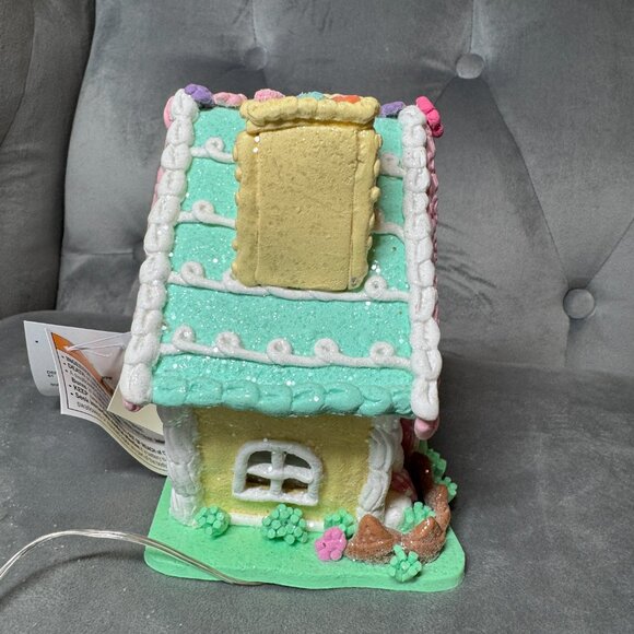 Cupcakes and Cashmere Easter Pastel Gingerbread Bunny Light Up House Decor NWT - Picture 6 of 8